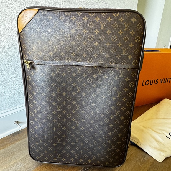 Louis Vuitton luggage - Picture 2 of 8